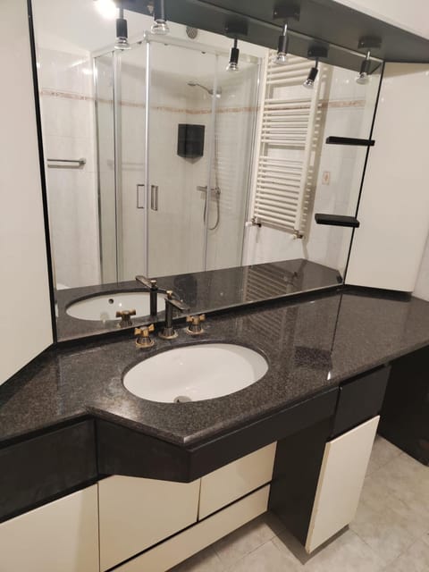 Stanza con Bagno Privato in appartamento condiviso Vacation rental in Rome