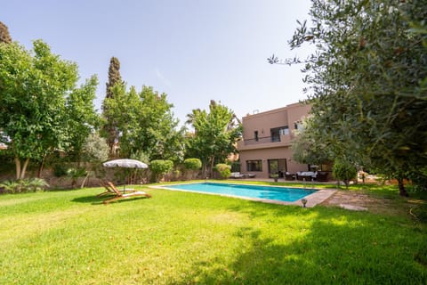 Property building, Spring, Day, Garden view, Pool view, Swimming pool, sunbed