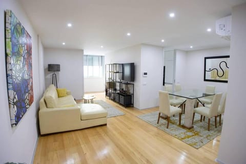 TV and multimedia, Living room, Seating area, Dining area, air conditioner