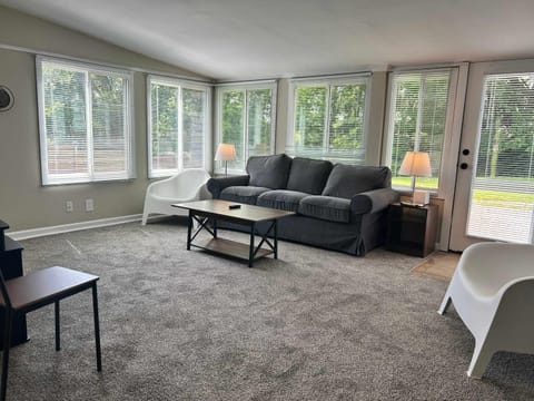 Bellwood 2 bed family house w 2 living areas Superhost House in Ohio