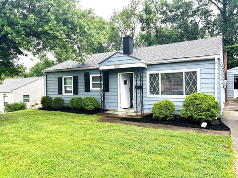 Bellwood 2 bed family house w 2 living areas Superhost House in Ohio