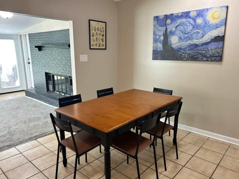 Bellwood 2 bed family house w 2 living areas Superhost House in Ohio