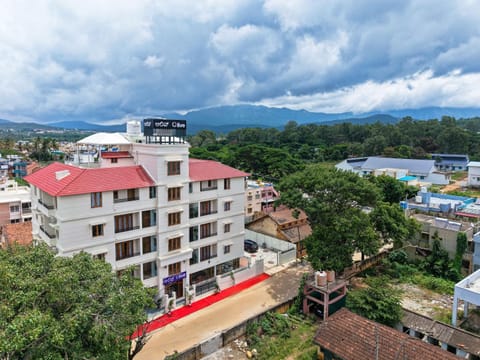 Property building, Facade/entrance, City view