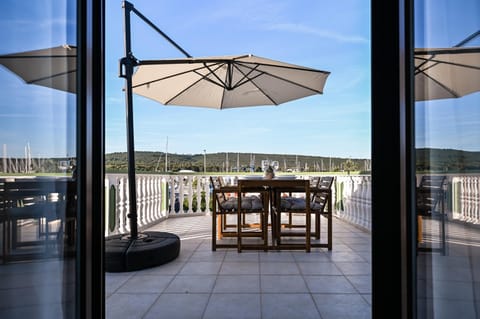 View (from property/room), Balcony/Terrace