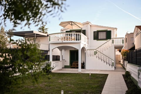 Property building, Balcony/Terrace