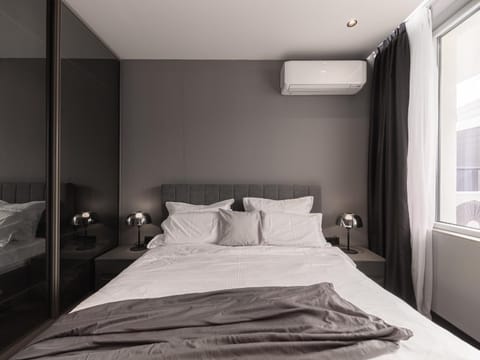 Bed, Photo of the whole room, air conditioner