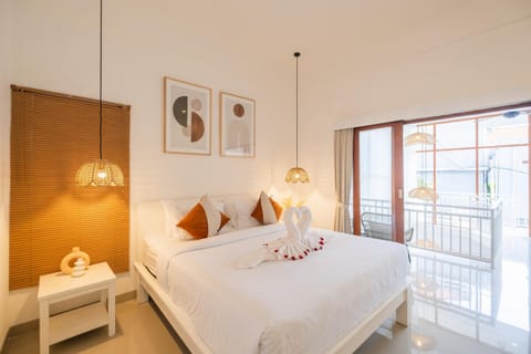 Villa OG Cruz and OG Cove - Central & Modern Canggu Pool Villas - Sleeps 14 House in North Kuta