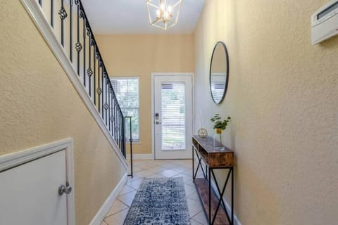 Large 3 bedroom with King Bed House in Winter Park