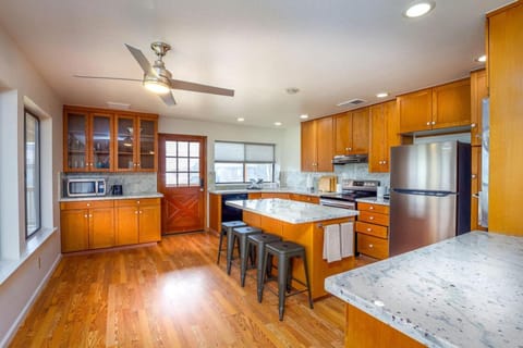 Kitchen or kitchenette, dishwasher, oven, stove