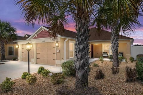 Large 3 bedroom with golf cart House in The Villages