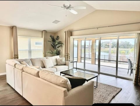 Large 3 bedroom with golf cart House in The Villages