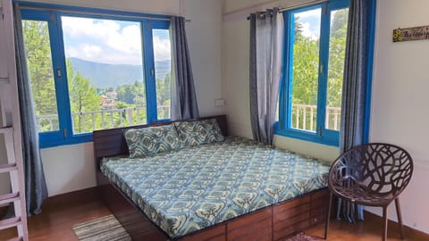 Bed, Mountain view