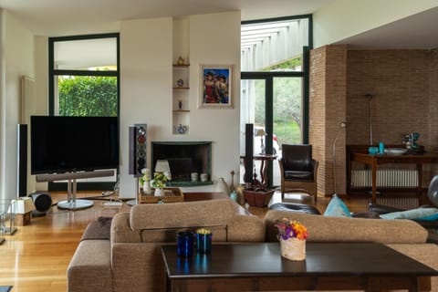 Communal lounge/ TV room, TV and multimedia