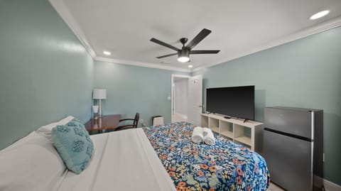 Photo of the whole room, Bedroom, Garden view