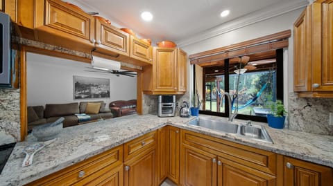 Coffee/tea facilities, Communal kitchen, dishwasher