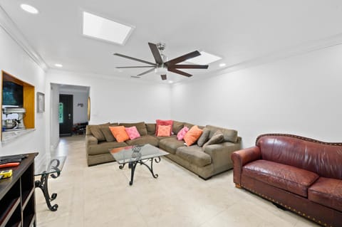 Communal lounge/ TV room