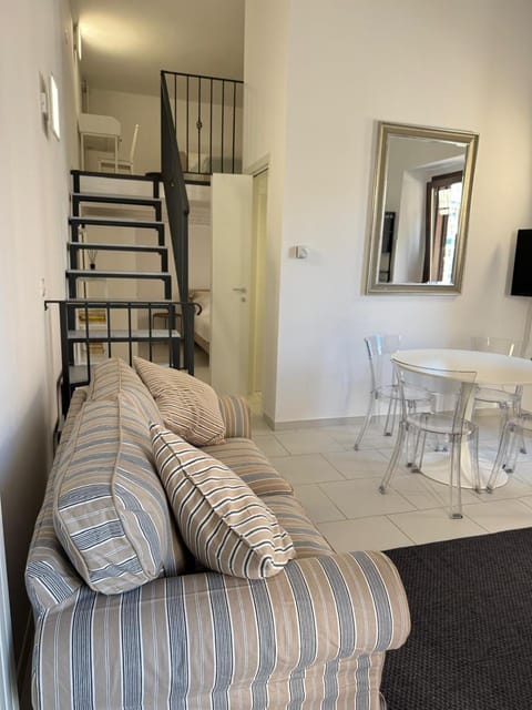 Bed, Living room