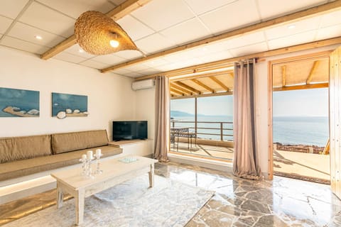 TV and multimedia, View (from property/room), Balcony/Terrace, Living room, Seating area, Sea view