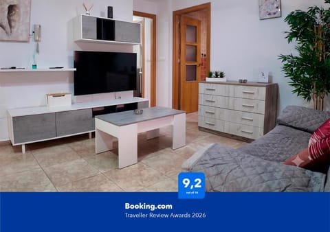 TV and multimedia, Kitchen or kitchenette, Living room, Seating area