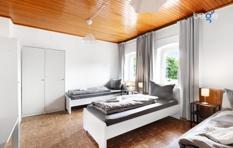 Photo of the whole room, Bedroom, wardrobe