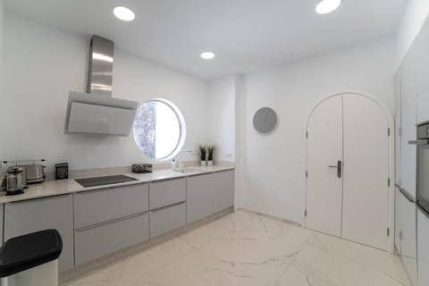 Casa Leon, Exceptional 6 bed Villa in Puerto del Carmen