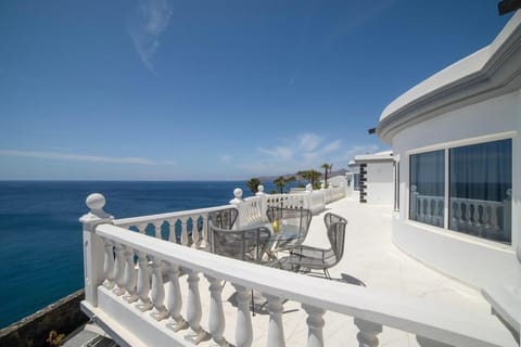 Casa Leon, Exceptional 6 bed Villa in Puerto del Carmen