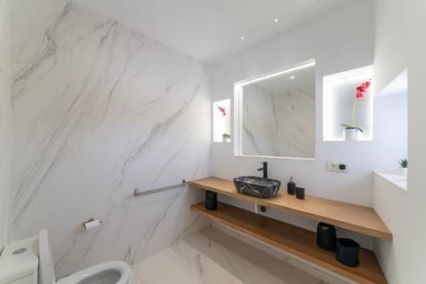 Casa Leon, Exceptional 6 bed Villa in Puerto del Carmen