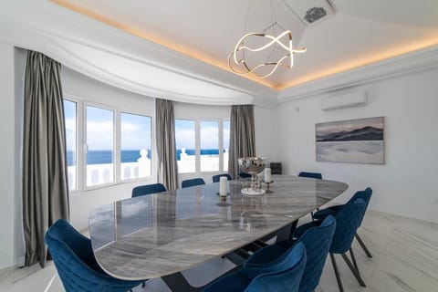 Casa Leon, Exceptional 6 bed Villa in Puerto del Carmen