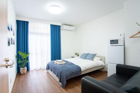 Bed, Photo of the whole room, Bedroom, air conditioner
