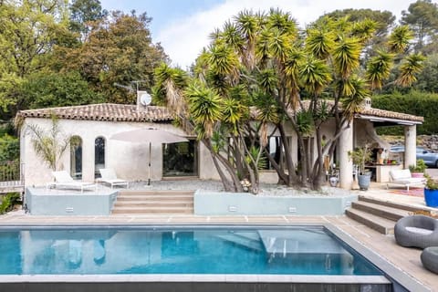 Magnifique villa avec piscine House in Valbonne