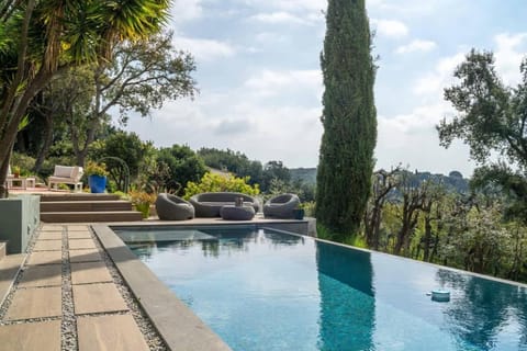 Magnifique villa avec piscine House in Valbonne