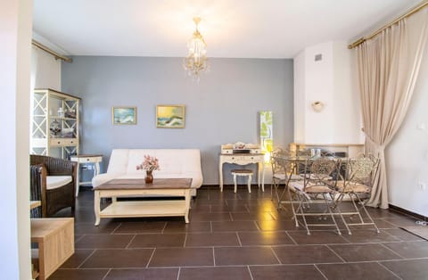 Sunlight Maisonette by RentalsPro Services - Nikiti Halkidiki Apartment in Nikiti