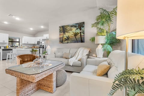 Combined Fun and Adventure with Heated Pools - Villa Two Home Haven - Roelens House in Cape Coral