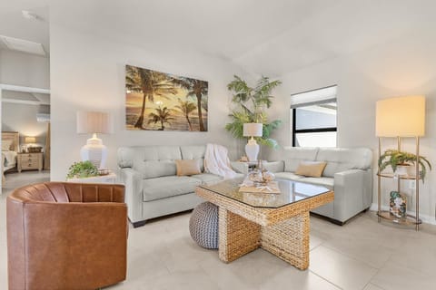 Combined Fun and Adventure with Heated Pools - Villa Two Home Haven - Roelens House in Cape Coral