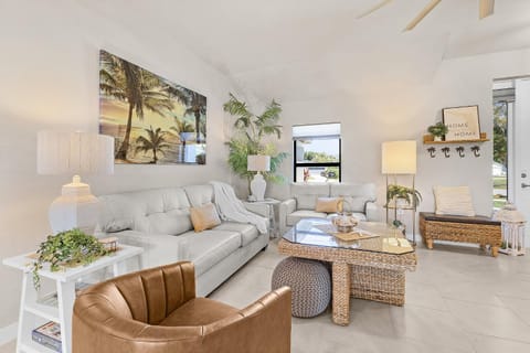 Combined Fun and Adventure with Heated Pools - Villa Two Home Haven - Roelens House in Cape Coral