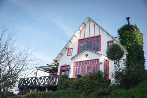 Property building, Facade/entrance, Off site, Day, Garden, Lobby or reception, Garden view