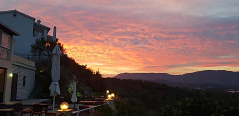 Restaurant/places to eat, On site, Sea view, Sunset