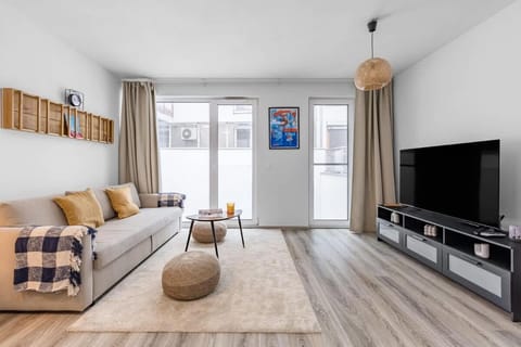 TV and multimedia, Living room, Seating area, Evening entertainment