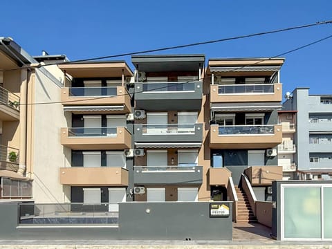 Property building, Day, View (from property/room), Balcony/Terrace