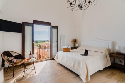 Bed, Natural landscape, View (from property/room), Balcony/Terrace, Decorative detail, Bedroom