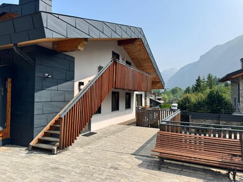 We are 4810 Chalet Le Piolet Apartment in Courmayeur