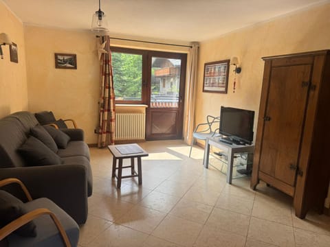 We are 4810 Chalet Le Piolet Apartment in Courmayeur