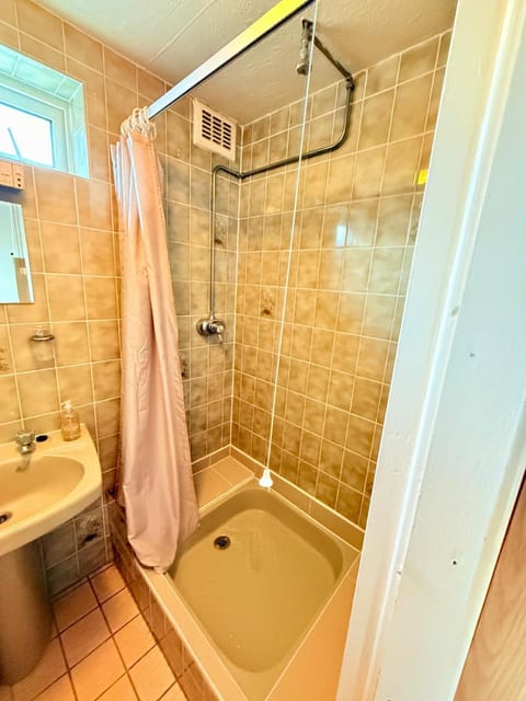 Hylands Hotel Single Room with Shared Bathroom & Free Parking Bed and Breakfast in Nottingham