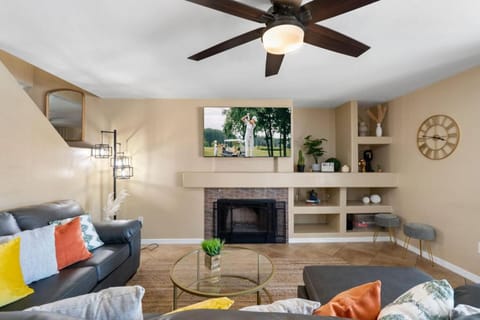 Glendale w Pool & Games House in Glendale