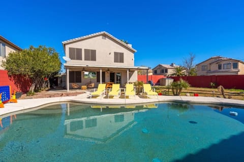 Glendale w Pool & Games House in Glendale