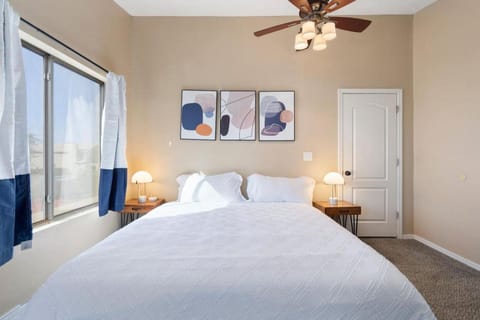 Glendale w Pool & Games House in Glendale