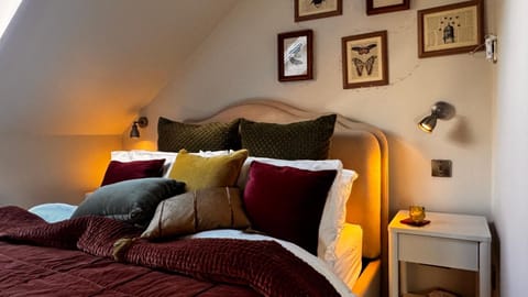 Bed, Winter, Bedroom, Seasons