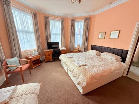 Hylands Hotel Ensuite Family Room for 3 with Free Parking Hotel in Nottingham