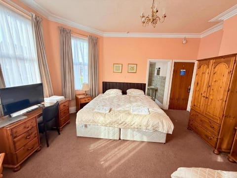 Hylands Hotel Ensuite Family Room for 3 with Free Parking Hotel in Nottingham