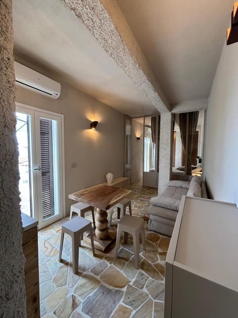 Living room, Seating area, Dining area, air conditioner